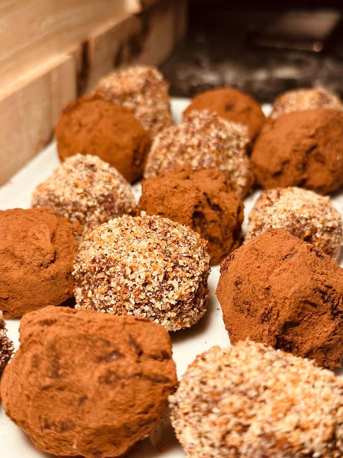 1.5h Cusco Chocolate Workshop - Truffles & Hot Chocolate - Making chocolate in Cusco’s San Blas neighborhood