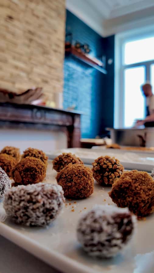 1.5h Cusco Chocolate Workshop - Truffles & Hot Chocolate - Hot chocolate while the truffles chill