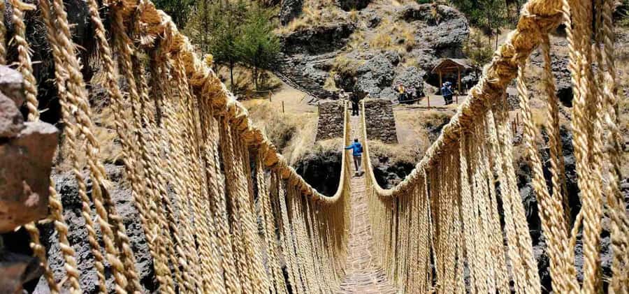 1 day excursion to Qeswachaka bridge and the 4 lagoons - The 4:00 a.m. departure and the road south