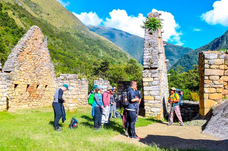 2-Day Inca Trail Hike to Machu Picchu & Panoramic Train - The 4:00 AM pickup and train to Km 104