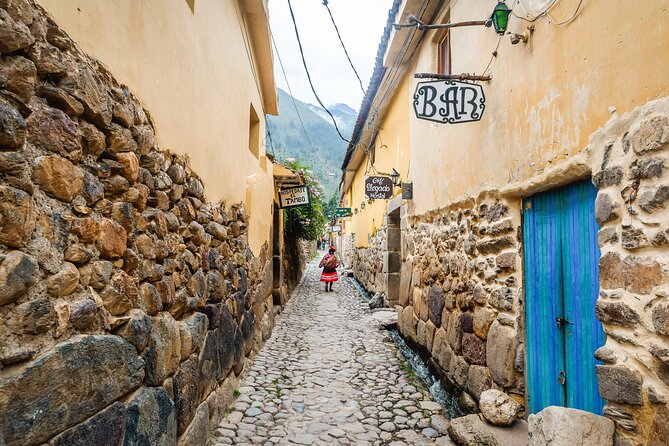 2 Day Sacred Valley and Machu Picchu Guided Tour from Cusco - Urubamba provides the day’s main meal