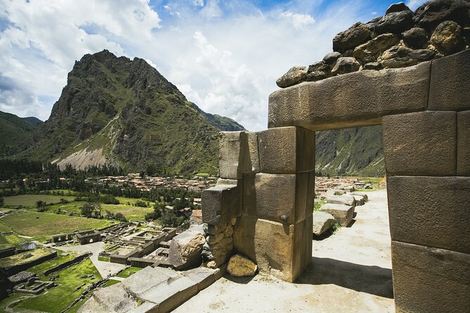2 Day Sacred Valley and Machu Picchu Guided Tour from Cusco - Ollantaytambo is more than a train stop