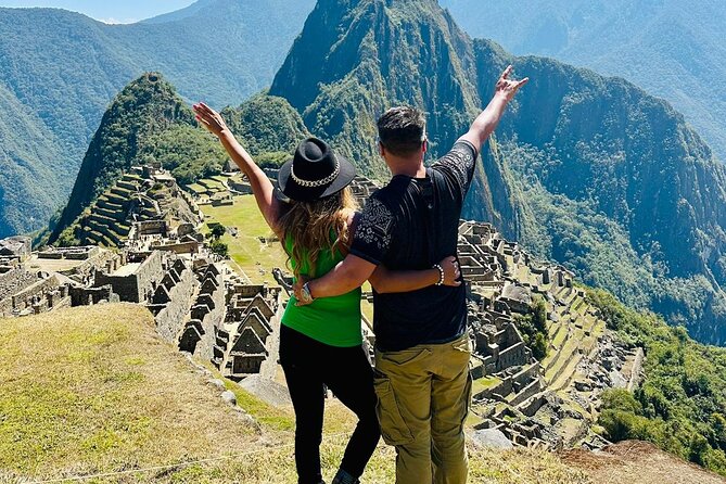 2-Day Sacred Valley & Machu Picchu Group Tour from Cusco - Chinchero textiles and an Inca archaeological site