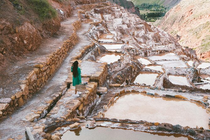2-Day Sacred Valley & Machu Picchu Tour by Train from Cusco - Chinchero weaving and the people behind the cloth