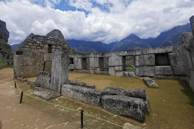 2-Day Tour in Sacred Valley and Machu Picchu from Cusco - The Voyager train to Aguas Calientes