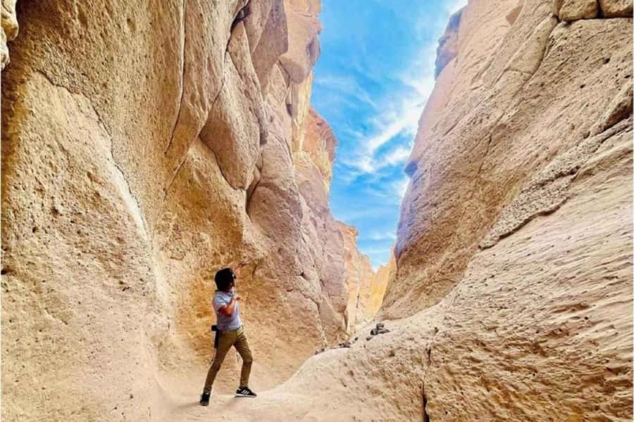 4-hour excursion: Sillar Route with Hiking in Culebrillas - White Stone and Water-Cut Rock Near Arequipa