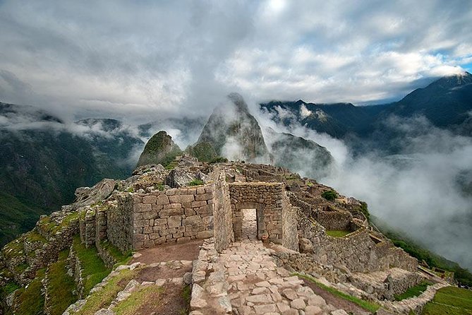 6-Day Cultural Tour to Machu Picchu - Day one: easing into Cusco at 3,400 meters