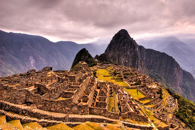 7-Day Tour from Cusco with Machu Picchu and Rainbow Mountain - Day 1: Cusco begins with Qorikancha and Sacsayhuaman