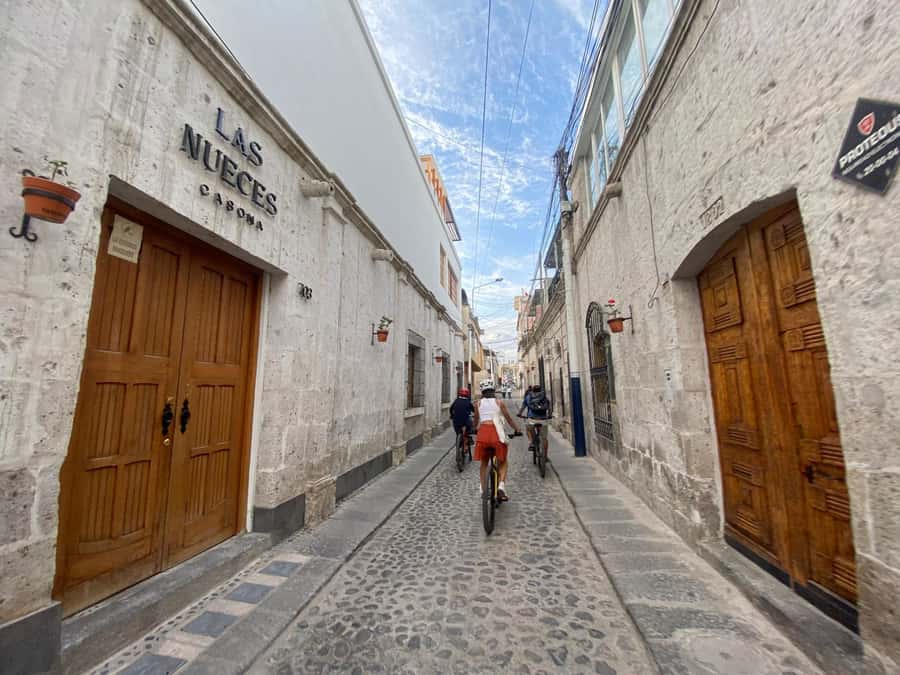 AREQUIPA BIKING CITY TOUR - Seeing the Plaza de Armas by bicycle