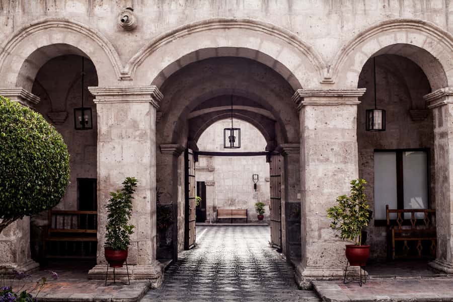 Arequipa Walking Tour and Santa Catalina Monastery - Reading Arequipa’s architecture at the Jesuit Church