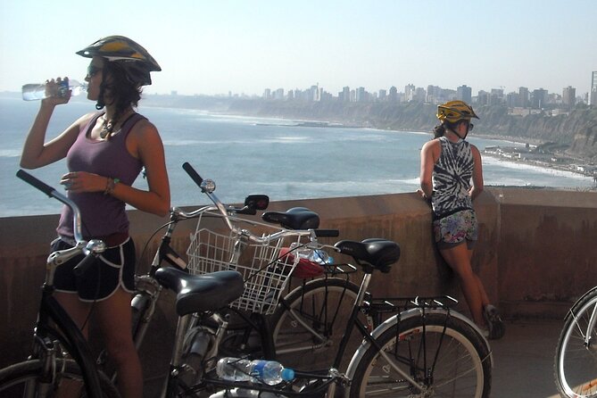 Bike Tour San Isidro, Miraflores and Barranco, - Miraflores on the Malecon