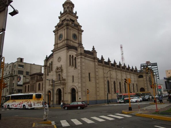 Bike Tour San Isidro, Miraflores and Barranco, - Starting in San Isidro at Lirios