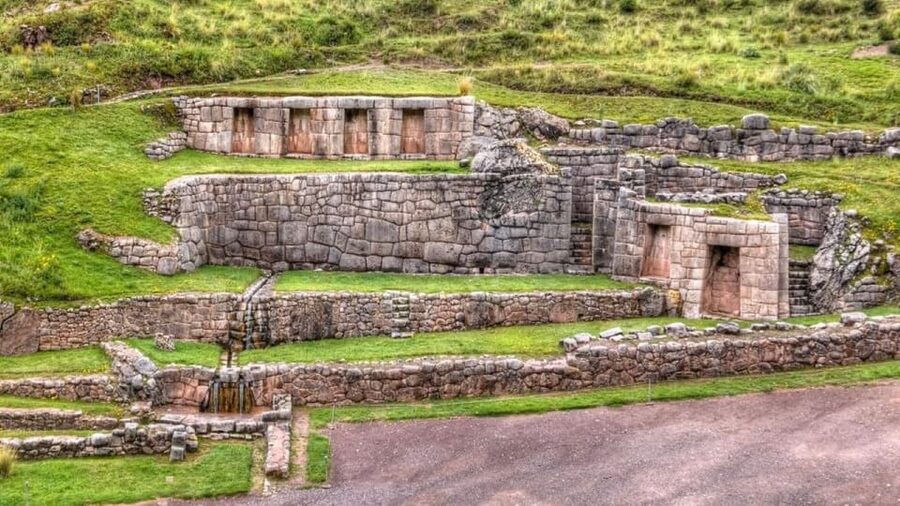 City Tour Cusco & Valle Sagrado Pisac mas Almuerzo - Climbing to the Pisac archaeological complex