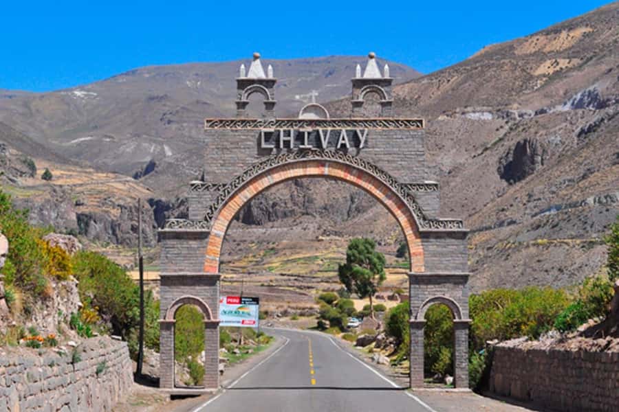 Colca Canyon Day Trip: From Arequipa to Puno - The 4,910-meter volcano viewpoint