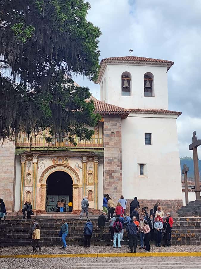 Cusco: Bus Turistico Puno Cusco con Tour y Buffet - Andahuaylillas Chapel, the first cultural stop