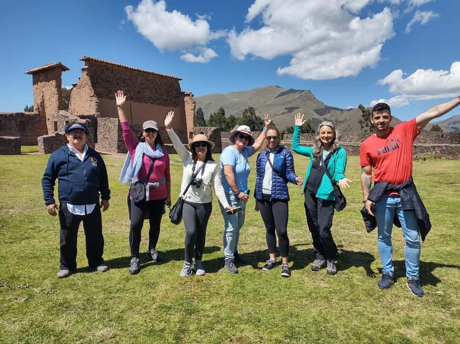 Cusco: Bus Turistico Puno Cusco con Tour y Buffet - Sicuani lunch at La Pascana