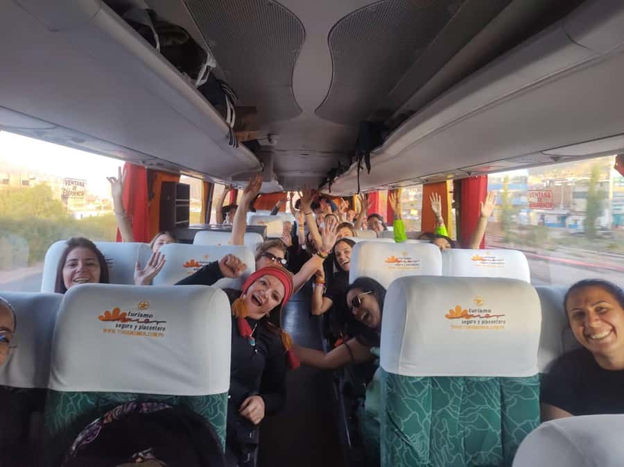 Cusco: Bus Turistico Puno Cusco con Tour y Buffet - A bus made for a high-altitude day