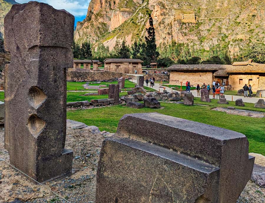 Cusco:Chinchero,Moray & Salt Mines drop-off in Ollantaytambo - Chinchero: textiles, tradition and a practical first stop
