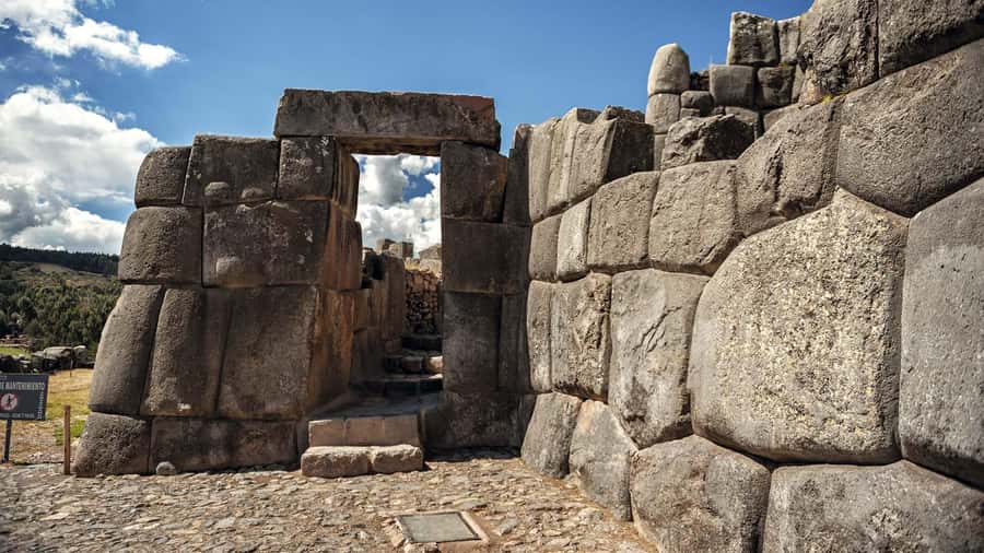 Cusco : City Tour of 4 Ruins and Sun Temple - Coricancha: where Inca gold met Spanish stone