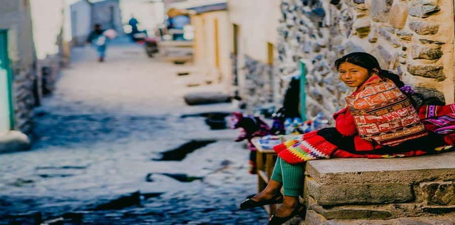 Cusco: Full-Day Tour of The Sacred Valley With Lunch - Following the Vilcanota River toward Urubamba
