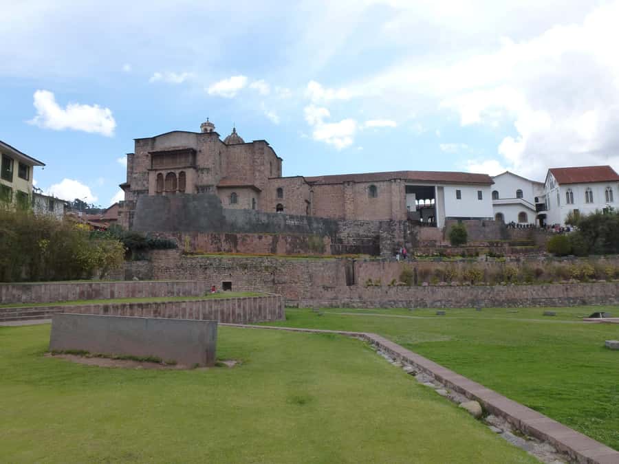 Cusco : Half-Day Explore Inca Ruins qoricancha sacsayhuaman - Qoricancha, where Inca stonework meets Spanish colonial architecture