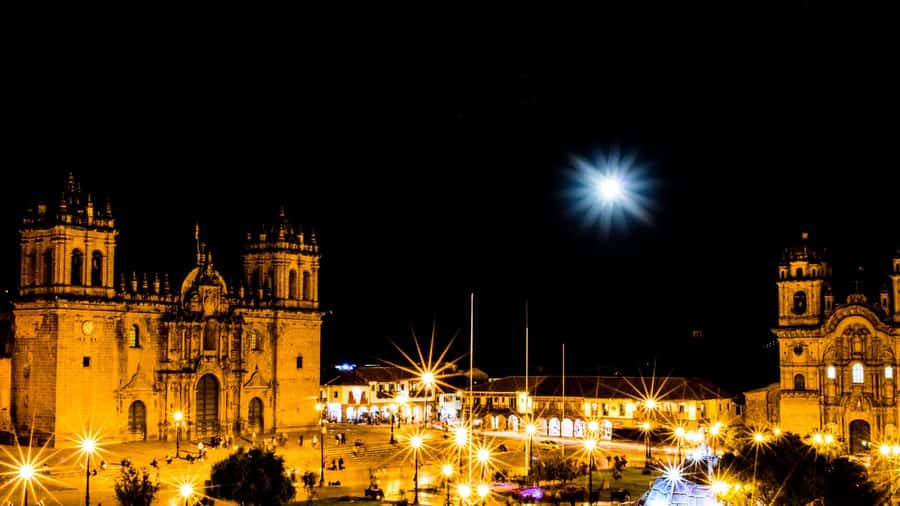 Cusco: Legends and History Night Tour with Pisco Sour - San Cristóbal and the first old-city details