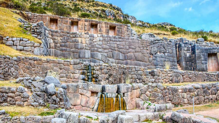 Cusco: Pisac, Sacsayhuaman, Q'enqo, and Tambomachay Tour - Puka-Pukará from the road