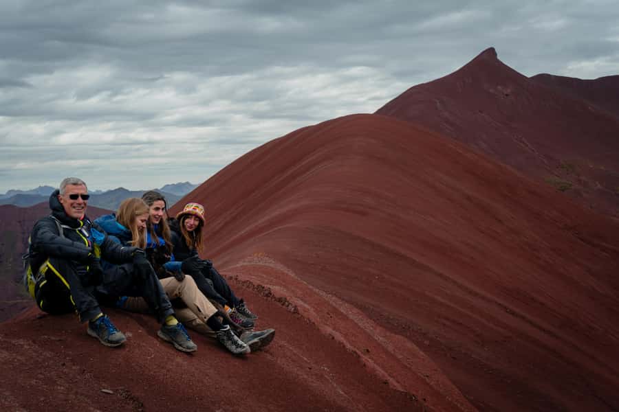 Cusco: Rainbow Mountain Tour at Sunset Without the Crowds - What to wear and carry at 5,000 meters
