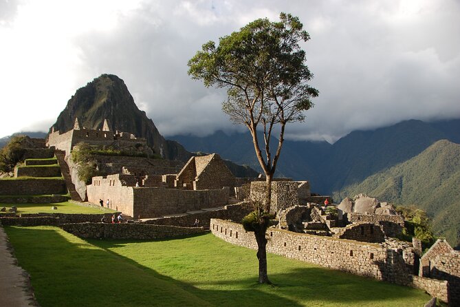 Cusco Sacred Valley and Machupicchu 4 Days - Day two: Pisac, the Vilcanota River, and Ollantaytambo