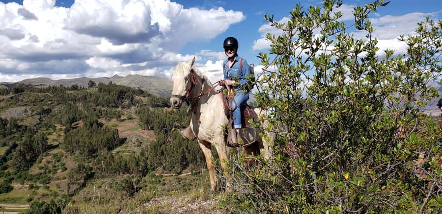Cusco: Sacsayhuaman Guided Tour and 1-Hour Horseback Ride - Qenqo and the Inca idea of a huaca