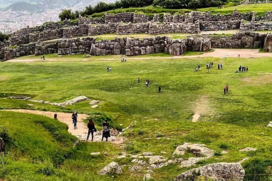 Cusco: Sacsayhuaman, Qenqo, Puca Pucara & Tambomachay Tour - What the guide adds to the experience