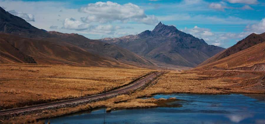 Cusco: Scenic Route of the Sun to Puno with Buffet Lunch - Raqchi and the 15-meter walls of Wiracocha