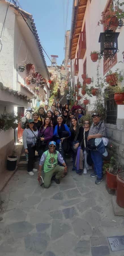 Cusco: Walking Tour with a Local Guide - Plaza de Armas puts Cusco’s story in one frame