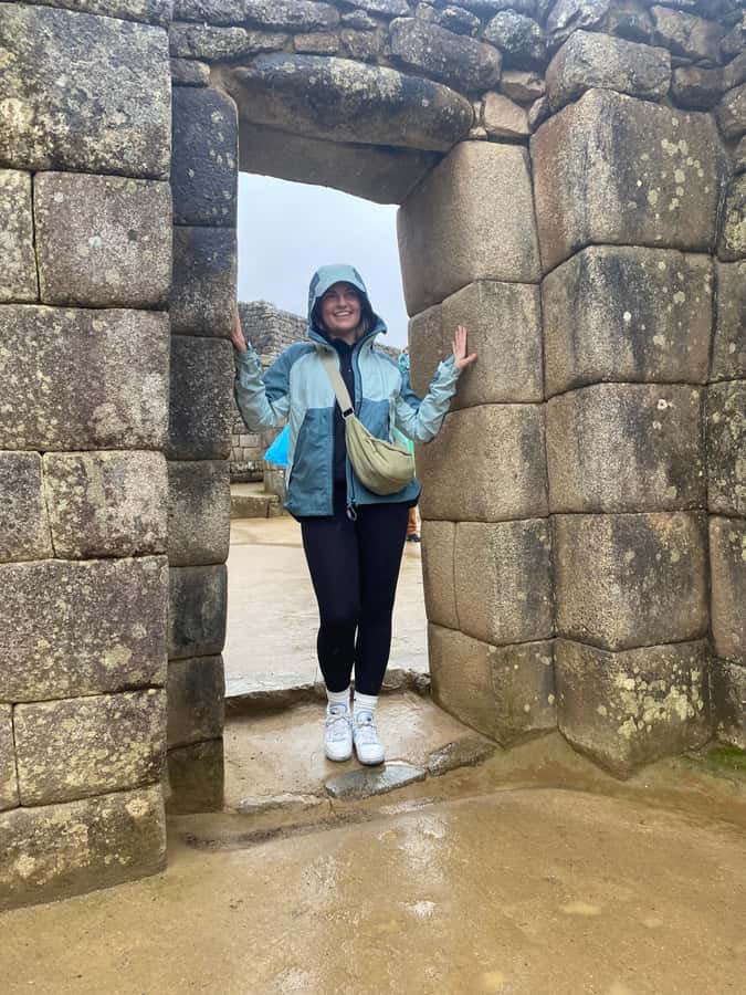 From Aguas Calientes: Machu Picchu guided tour with tickets - Why a private guide changes the visit