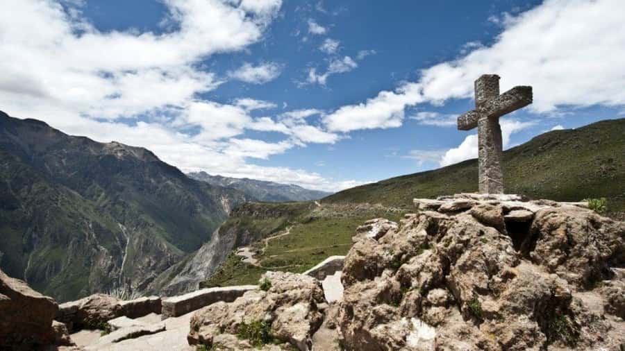From Arequipa: 1 Day Tour to the Colca Canyon + Buffet lunch - Antahuilque, Wayra Punku, and Tocrapampa