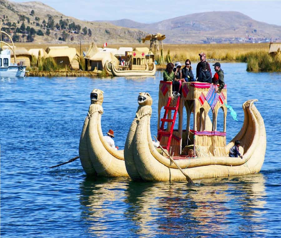 From Cusco: Lake Titicaca with a visit to Uros and Taquile - Raqchi and its adobe and stone remains