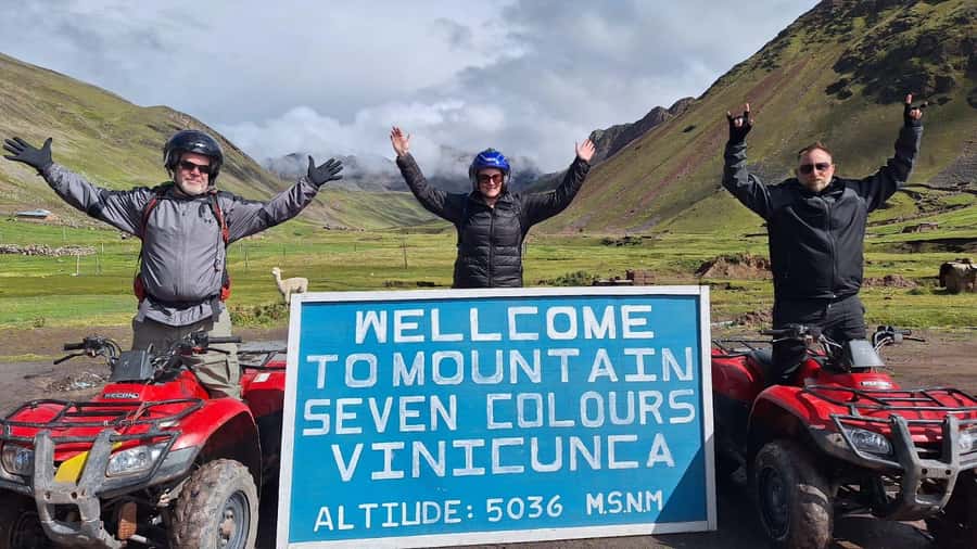 From Cusco: Mountain of colors and red valley on ATVs - The one-hour Rainbow Mountain stop