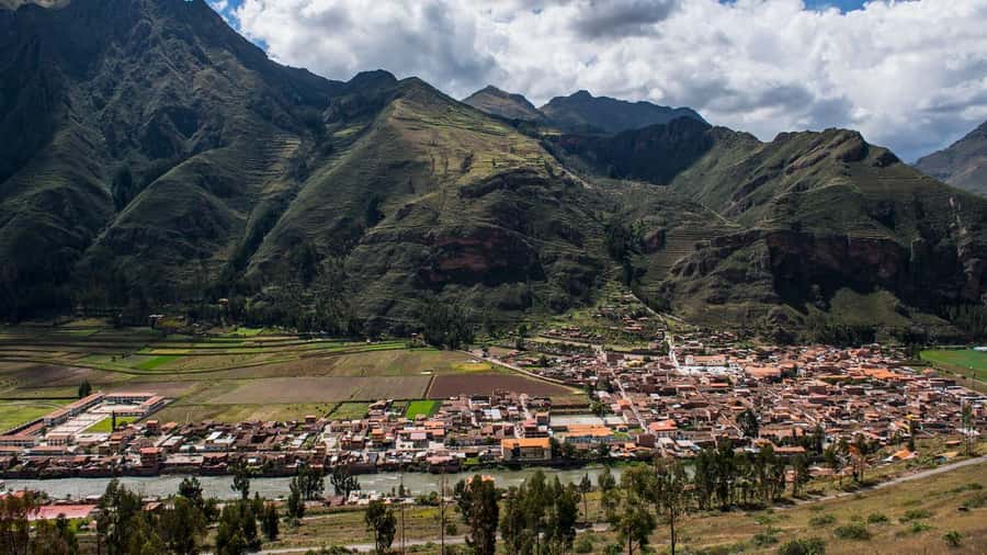 From Cusco: Sacred Valley ending in Ollantaytambo and Lunch - Pisac: ruins above the town