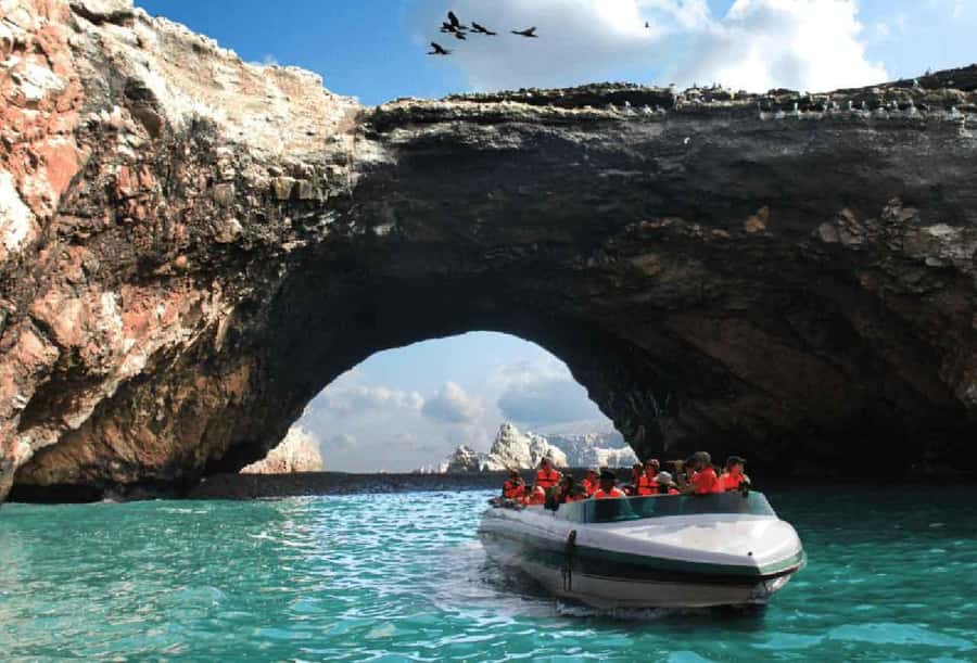 From Lima: Ballestas Islands and Huacachina Sunset Day Trip - Breakfast and a short pause in Paracas