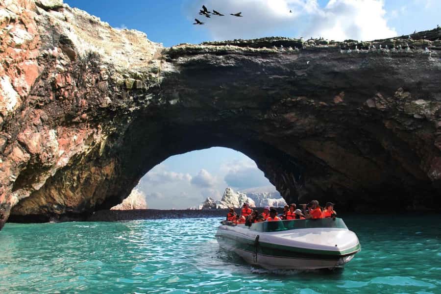 From Lima: Ballestas Islands, Huacachina and Wine Route Trip - The early start from Lima