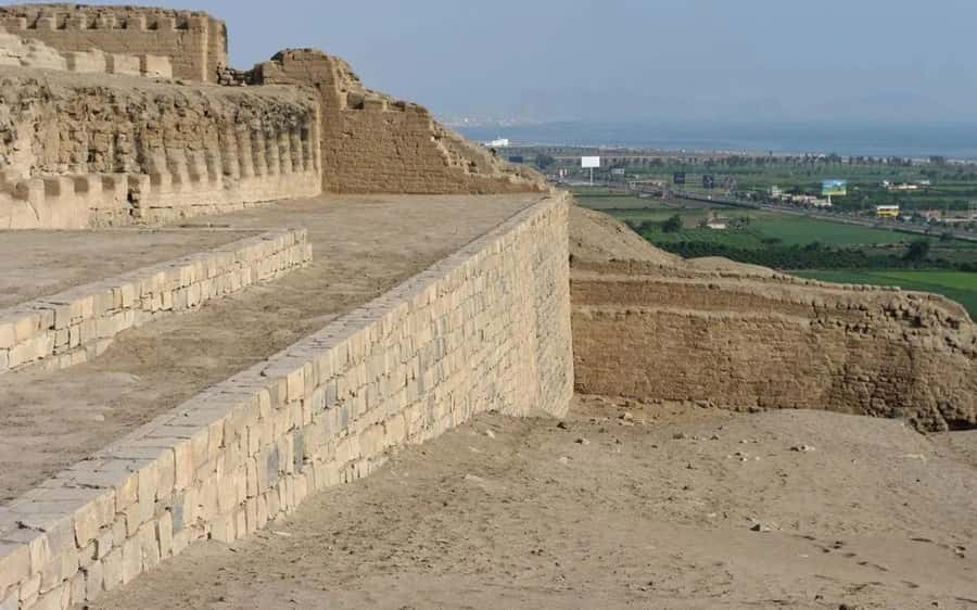 From Lima: City Tour with Catacombs & Pachacamac Inka Ruins - A 90-minute lunch break in Lima