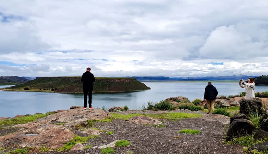 From Puno: 4h tour to Sillustani - Walking among the 12-meter chullpas
