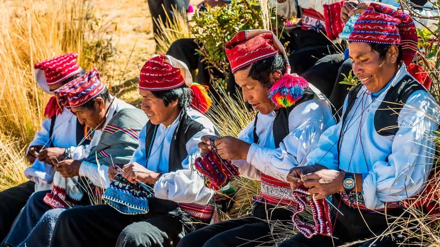 From Puno: Excursion to Uros and Taquile Islands + Income - First stop: the floating islands of Uros
