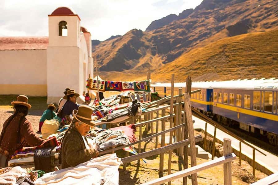 From Puno: Travel to Cusco in Titicaca Train All Inclusive - Afternoon tea and the final run into Cusco