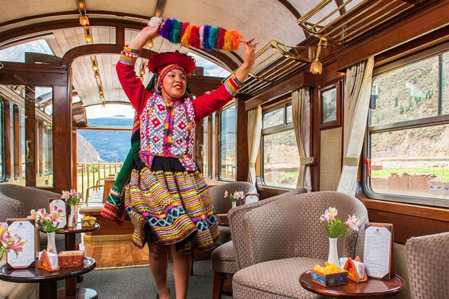 From Puno: Travel to Cusco in Titicaca Train All Inclusive - Leaving Puno with a welcome drink