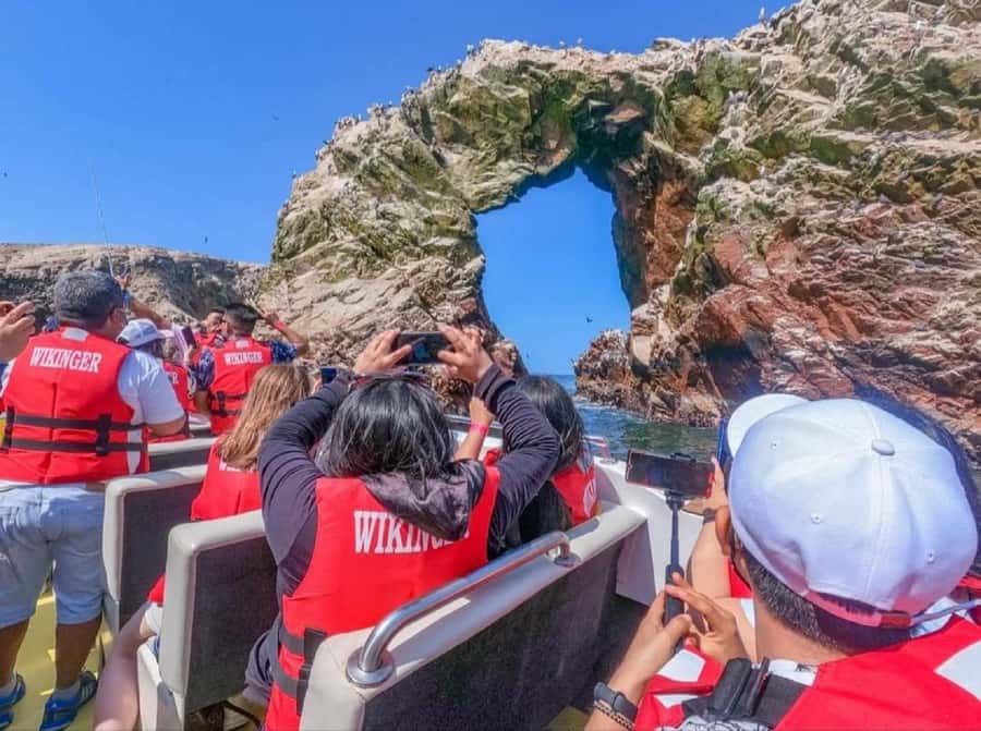 From San Martin Port: Ballestas Islands Tour in Paracas - Language and guiding details