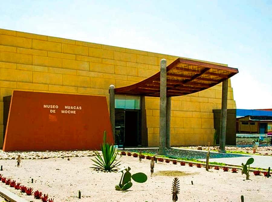From Trujillo: Complete full day tour with museums - Lunch between the archaeological sites