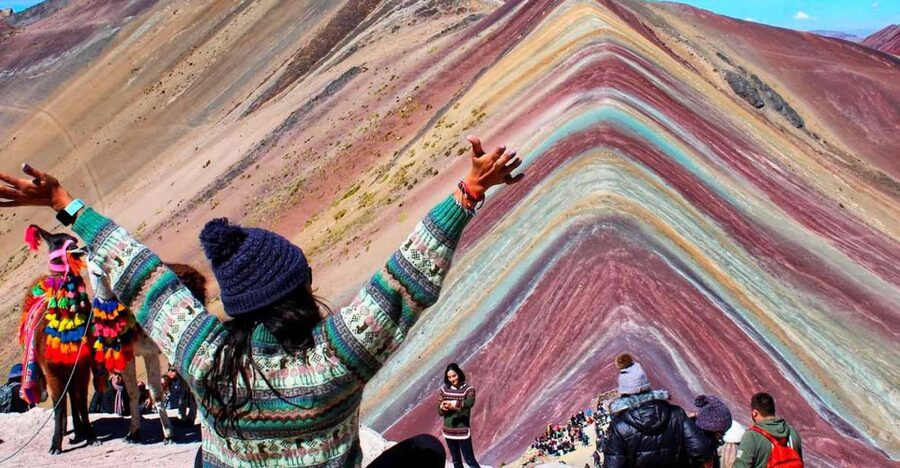 FULL DAY| MOUNTAIN OF COLORS ON HORSEBACK - Breakfast, buffet lunch, and the $70 value