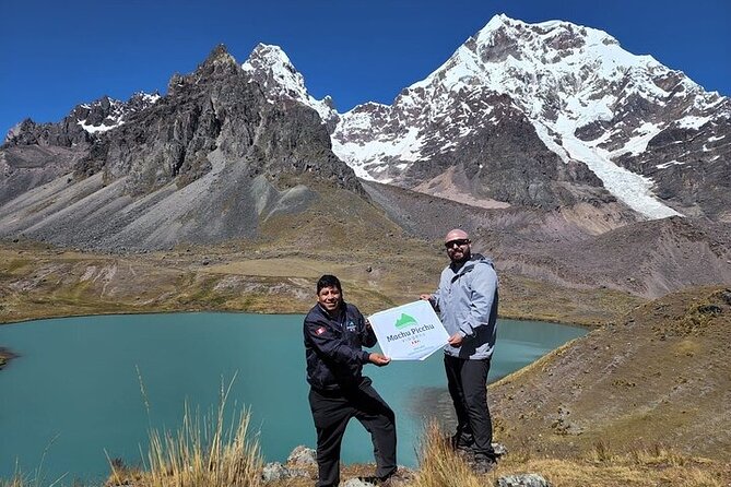 Full-Day Tour to Ausangate 7 Lakes - Guide support and language