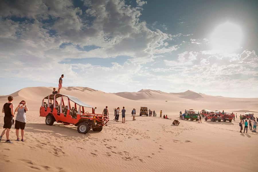 Huacachina: Buggy en las Dunas al Atardecer y Sandboarding - Leaving Huacachina for the open desert